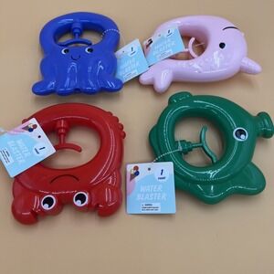 4 -Water Blasters (NEW) Red(Crab) Green(Seahorse)Pink(Narwhal)Purple(Octopus)